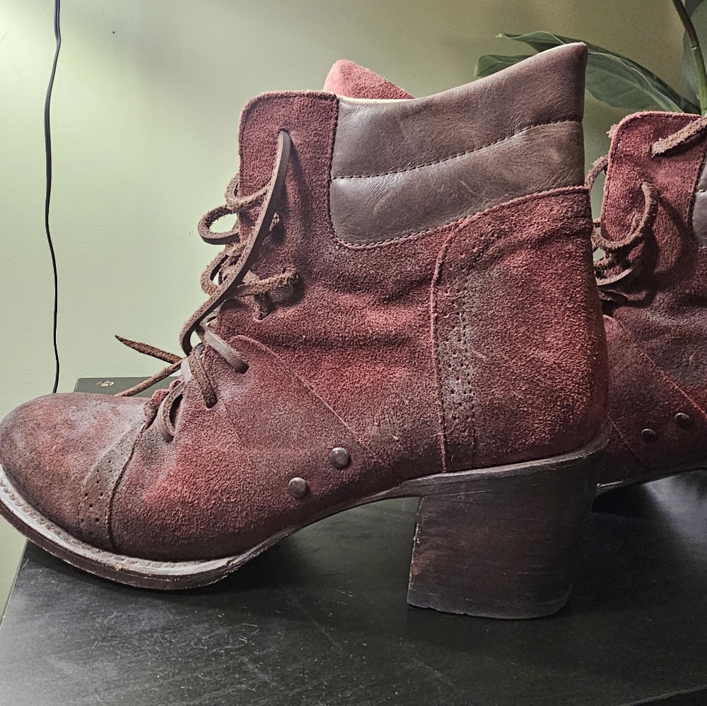 Freebird by Steven Burgundy Cage boots size 9